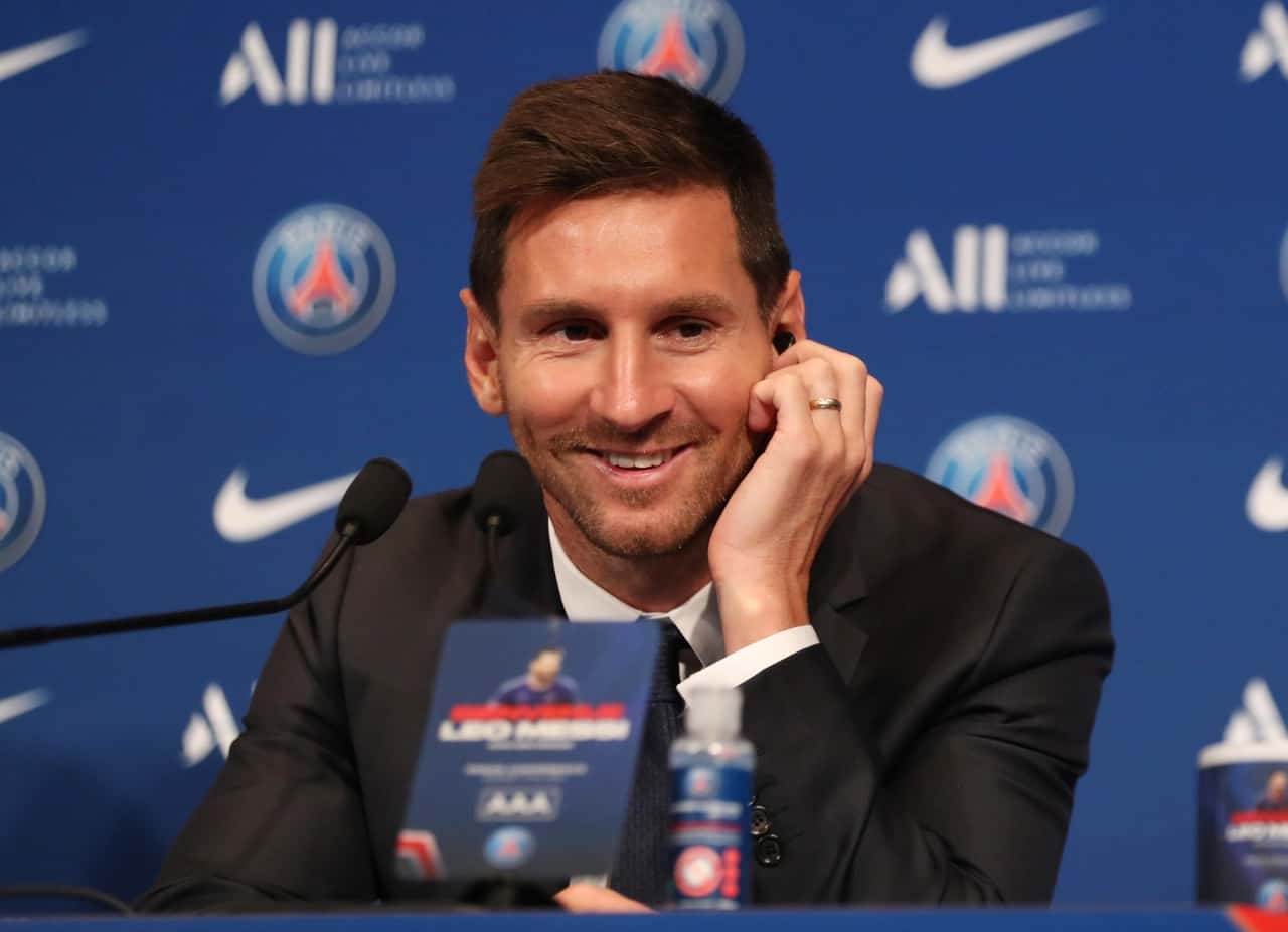 Lionel Messi fue presentado como refuerzo estrella del Paris Saint-Germain y los hinchas esperan ansiosos por ver su debut dentro de las canchas. De todos modos, su estreno se hará esperar ya que Mauricio Pochettino decidió no convocarlo ante el Brest ¿Cuándo debutaría? Toda la información acá.