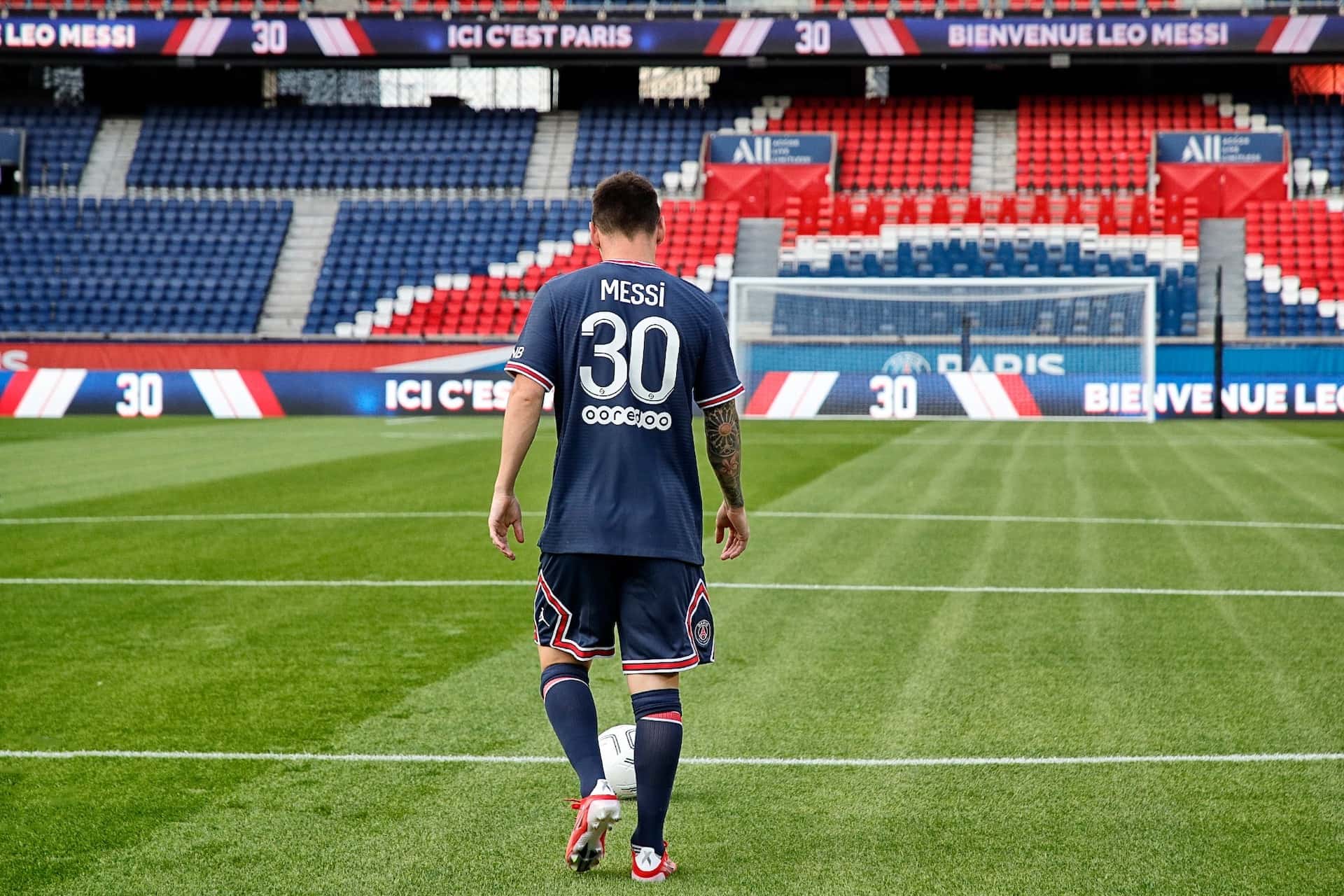 Lionel Messi fue presentado oficialmente como nuevo jugador del PSG con la camiseta número 30 debido a su debut en primera con Barcelona, el dueño de la 10 sigue siendo Neymar ¿Se la ofreció el brasilero al mejor jugador del mundo? Enterate de todas las novedades acá.