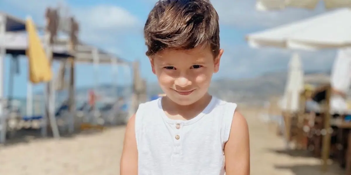 Lionel Messi junto a su familia ya se encuentran hospedados en París, y en la cuenta de Instagram de Antonela Rocuzzo, esposa de la Pulga, publicó un vídeo de Mateo, el hijo del medio, tratando muy bien a la pelota ¿Seguirá los pasos del padre? Enterate de toda la información acá.