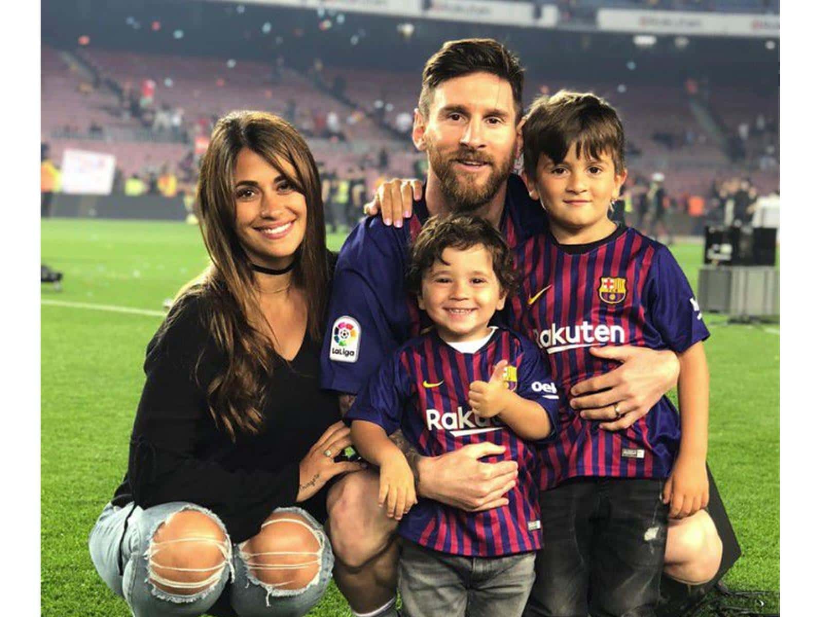 Lionel Messi luego de ser campeón de la Copa América disfruta de las vacaciones con su familia y en las redes sociales publica junto a su mujer, Antonela Rocuzzo, lo que hacen habitualmente en el día a día. Acá las mejores fotos de ambos.