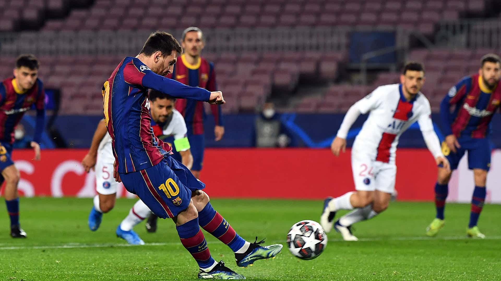 Lionel Messi no seguirá en el Barcelona y su futuro estará en Francia cuando llegue al Paris Saint-Germain en los próximos días, por este motivo ante la llegada del mejor futbolista del mundo y las estrellas del conjunto de Paris las casas de apuestas sacaron la opción de apostar por el PSG ¿En cuáles siguen sosteniendo esta postura? Enterate de todas las novedades acá.