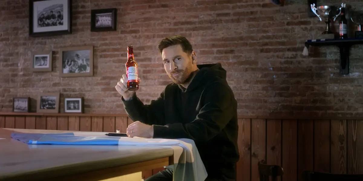 Lionel Messi se convirtió en el nuevo refuerzo estrella del París Saint-Germain y revolucionó al mundo del fútbol, pero por otro lado también se metió en la moda del arte moderno con el "Messiverse" ¿De qué se trata esto? Enterate de toda la información acá.