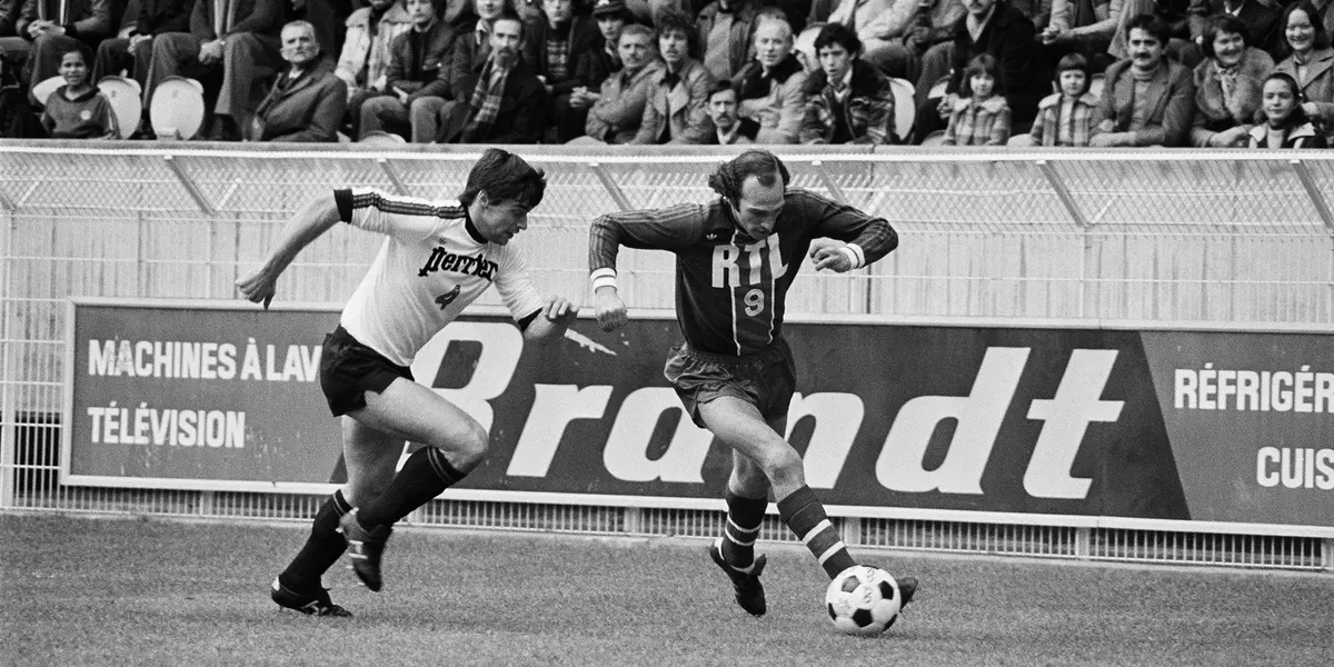 Lionel Messi se convirtió en nuevo futbolista del PSG tras abandonar al Barcelona luego de más de 20 años en la institución Blaugrana. Su objetivo principal es conseguir la Champions League, pero también superar récords de otros futbolistas como Carlos Bianchi que en dos temporadas marcó 71 goles ¿Podrá el rosarino alcanzar las cifras del Virrey? Enterate de toda la información acá.