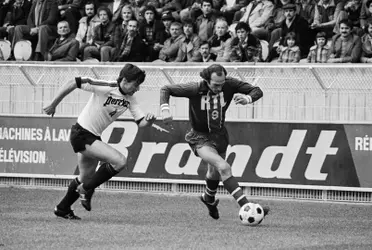 Lionel Messi se convirtió en nuevo futbolista del PSG tras abandonar al Barcelona luego de más de 20 años en la institución Blaugrana. Su objetivo principal es conseguir la Champions League, pero también superar récords de otros futbolistas como Carlos Bianchi que en dos temporadas marcó 71 goles ¿Podrá el rosarino alcanzar las cifras del Virrey? Enterate de toda la información acá.