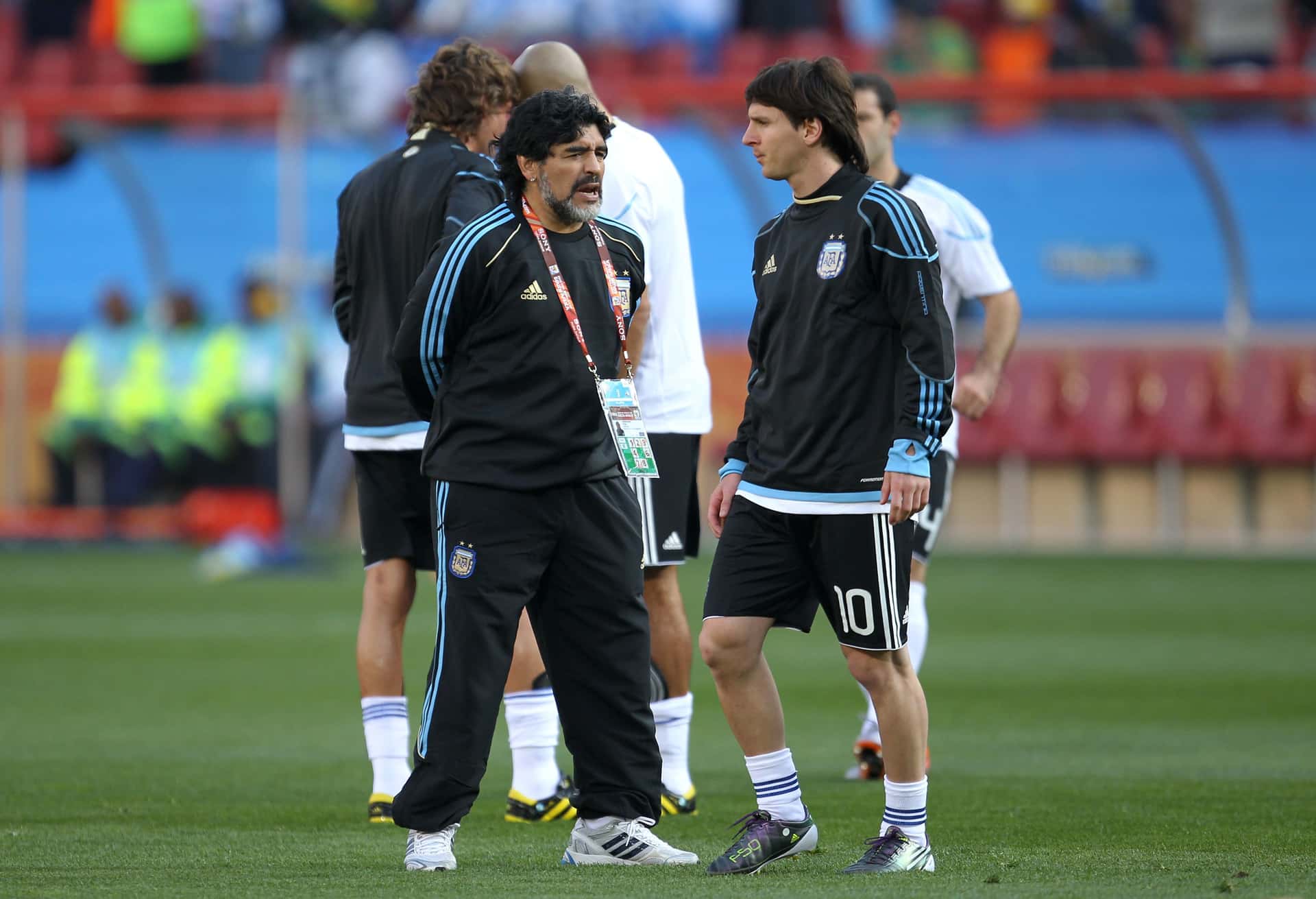 Lionel Messi y Diego Armando Maradona son dos los máximos símbolos de la historia de Argentina en el fútbol y ambos tuvieron recibimientos abrumadores en los dos clubes donde fueron transferidos ¿Cuánto tiempo pasó de la llegada del Pelusa al Napoli? ¿Cómo fue la llegada de la Pulga al PSG? Enterate de toda la información acá.