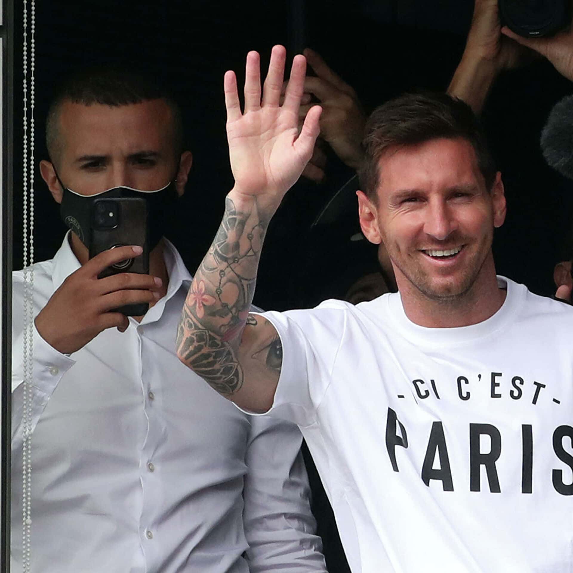 Lionel Messi ya se encuentra en París para defender los colores del PSG la siguiente temporada, debido a esto el club dispuso de un acompañante para el futbolista que este a disposición las 24 horas del día para facilitar la adaptación del jugador ¿Quién es Bob, la famosa sombra del argentino? Toda la información acá.