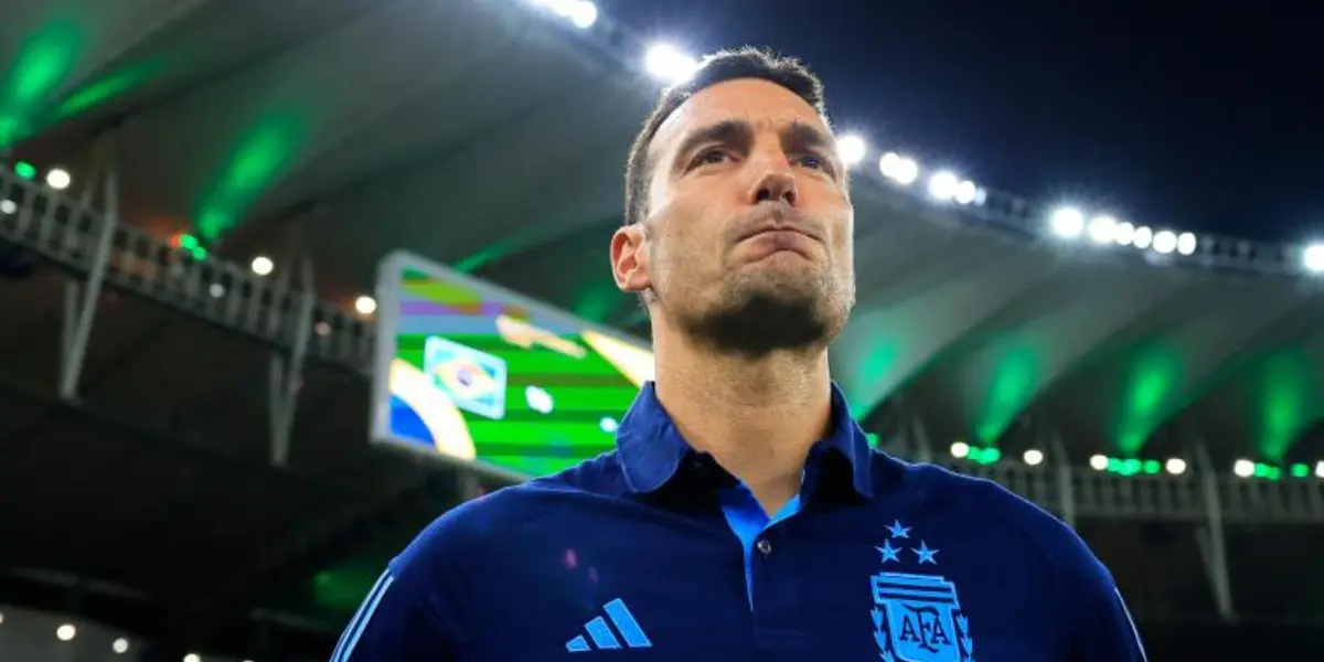 Lionel Scaloni frunce los labios.