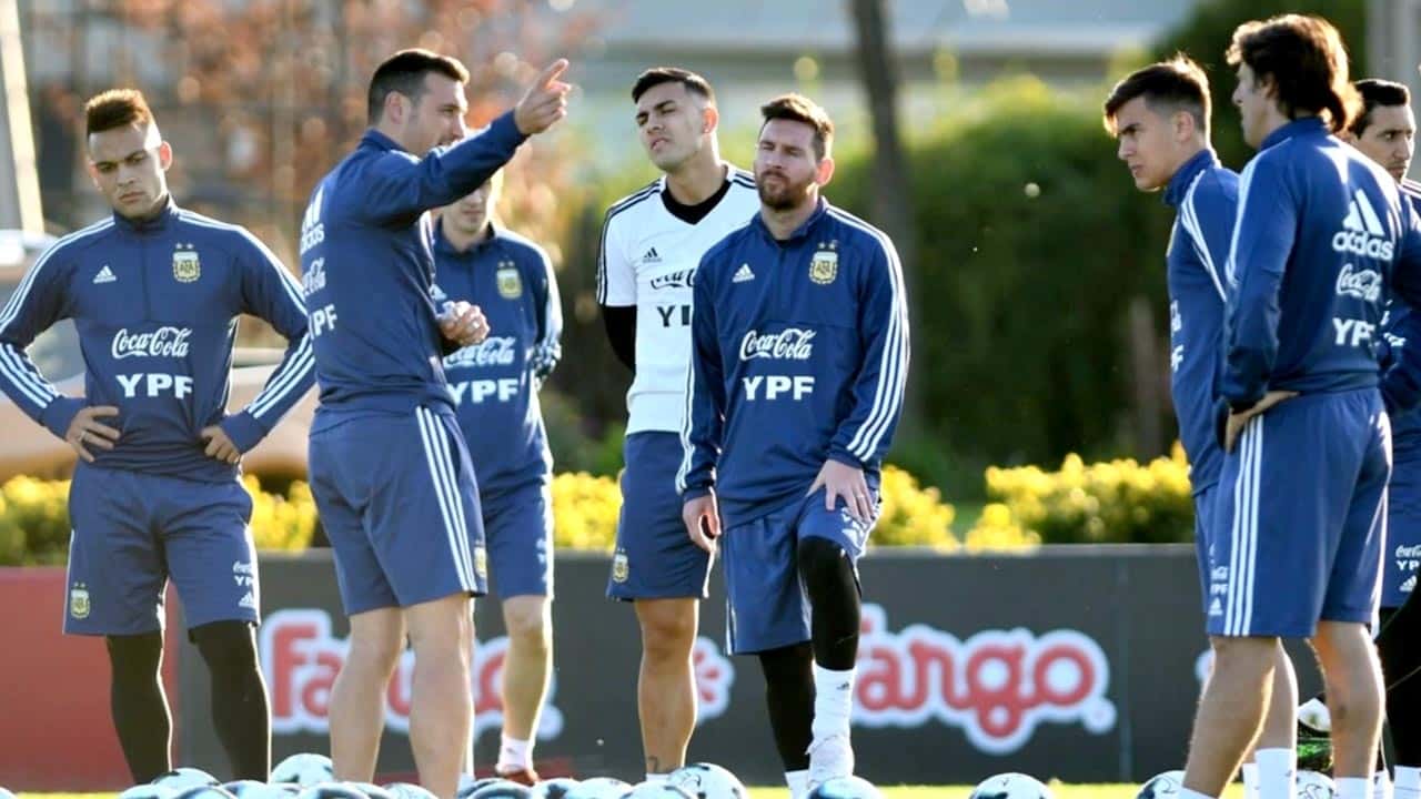 Lionel Scaloni tiene en mente una decisión que no gustará a ningún aficionado albiceleste.