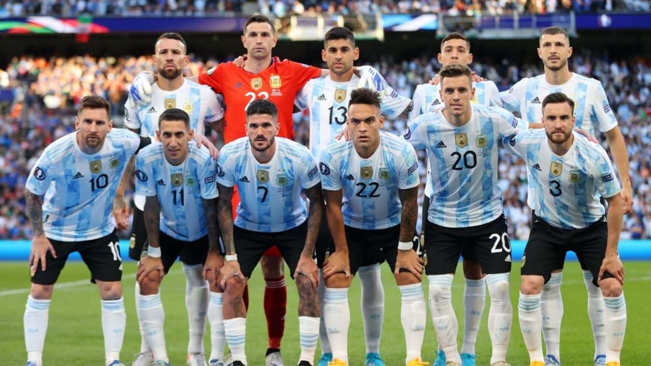 Lionel Scaloni ya reveló a los 26 convocados para la copa del mundo, y además blanqueó a los jugadores de emergencia en caso de lesión.