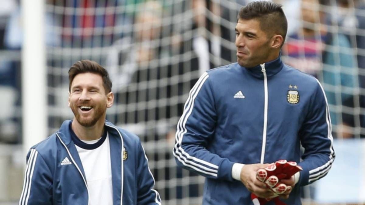 Los clubes argentinos tienen claro que económicamente ninguno alcanza las pretensiones de Lionel Messi. Sin embargo, el miembro de un club ya se comunicó con el argentino.