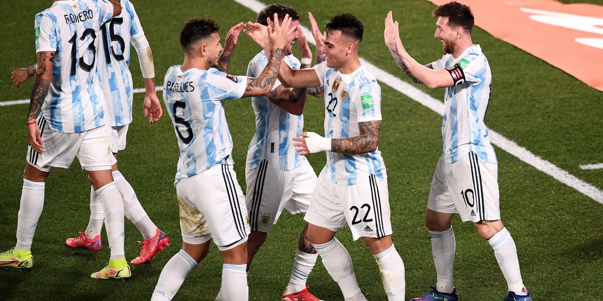 Los futbolistas compartieron su felicidad a través de las redes, luego del triunfo en el Monumental.