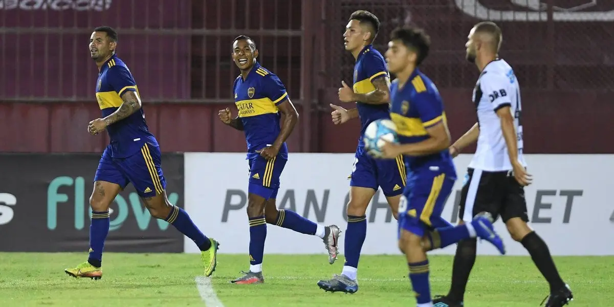 Los futbolistas de Claypole no perdieron tiempo tras la derrota ante Boca y se llevaron un recuerdo del partido.