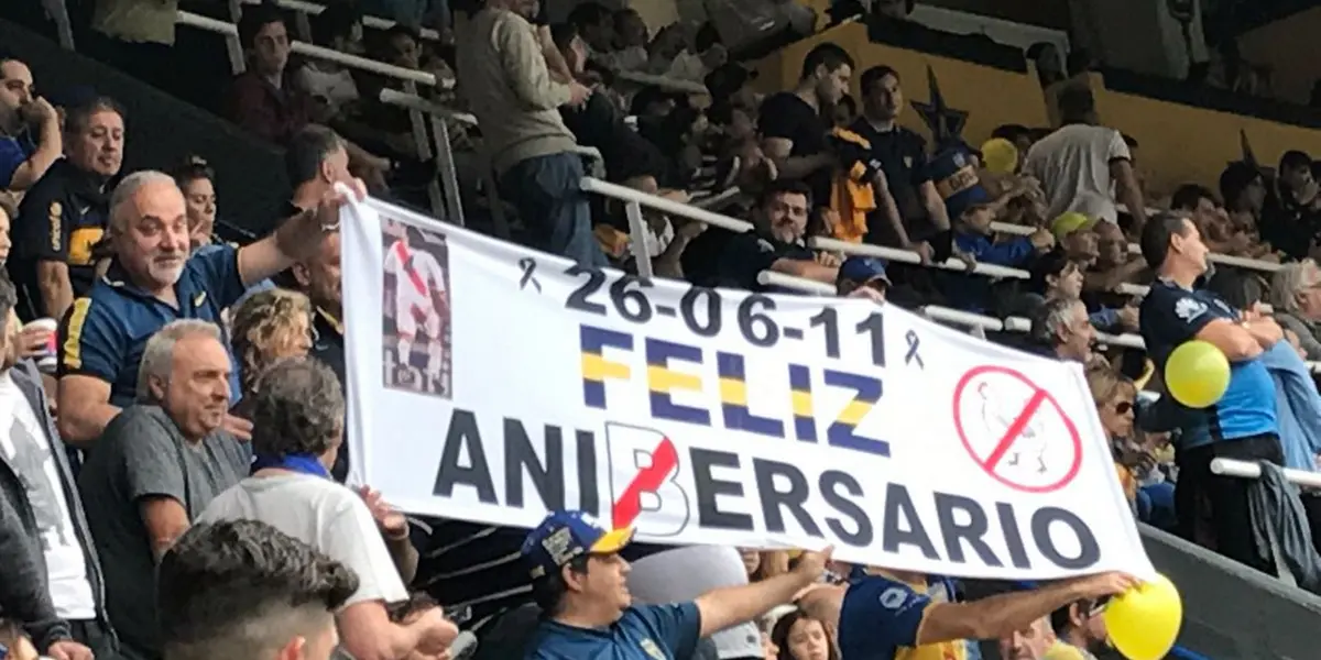 Los hinchas del Xeneize preparan afiches para recordarle a su máximo rival el día en que perdieron la categoría.