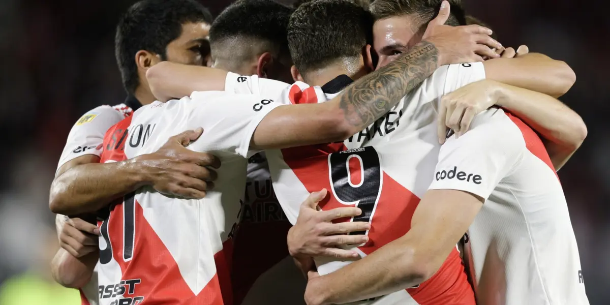 Los jugadores Millonarios celebraron con todo la obtención del Trofeo de Campeones y le dedicaron varios cantitos al Xeneize.