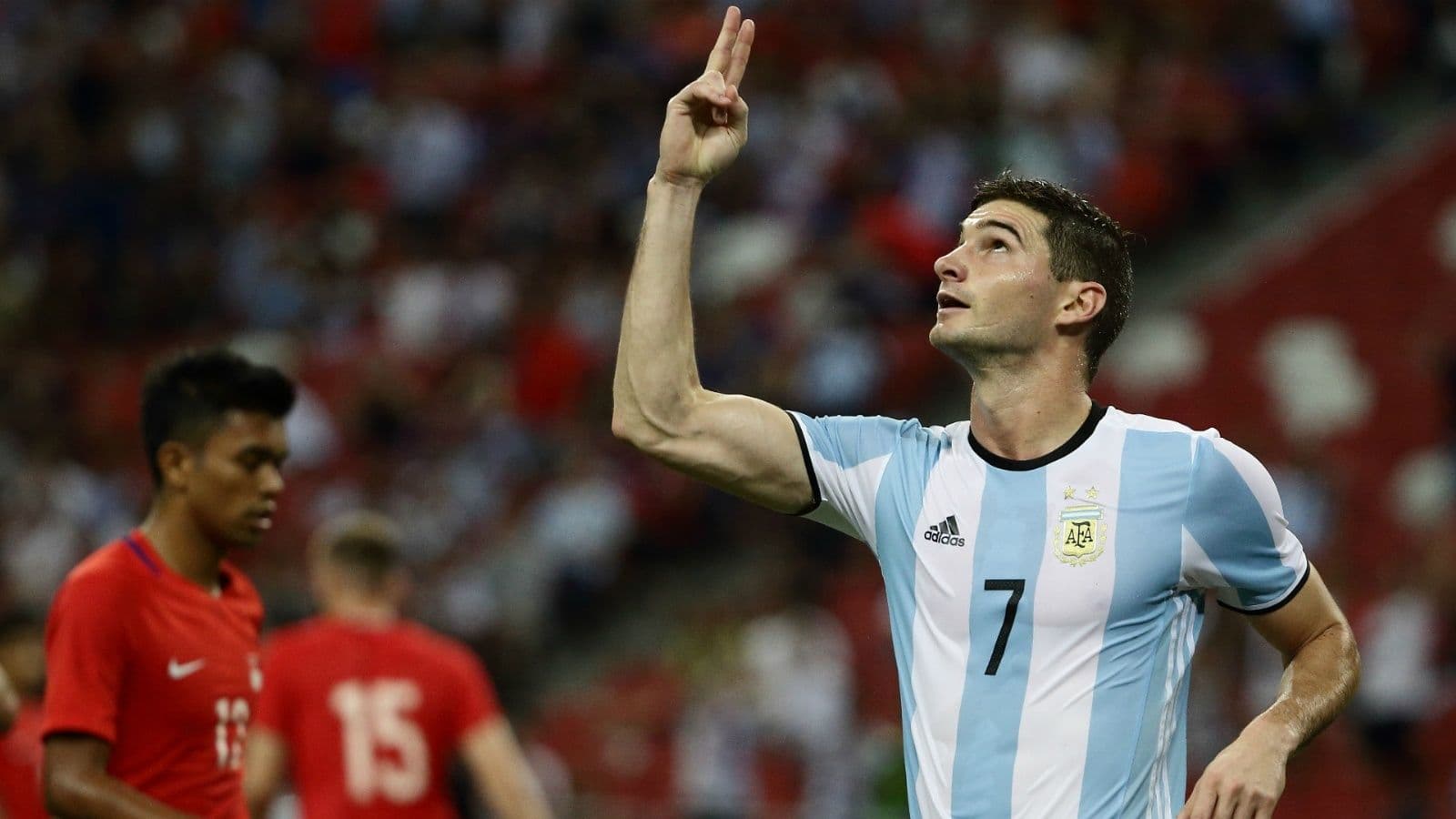 Lucas Alario busca posibilidades para salir de Bayer Leverkusen por una muy importante razón.