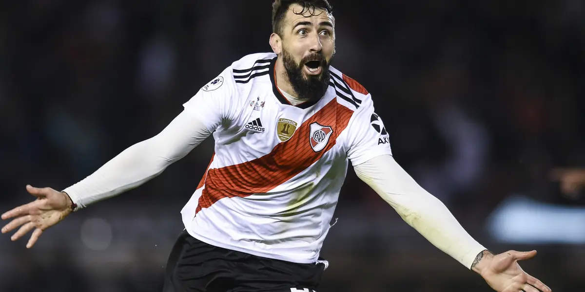 Lucas Pratto fue uno de los futbolistas más destacados de la segunda década del 2000. Pasó por clubes como River y Boca, aunque también tuvo una etapa internacional, en donde jugó en Brasil y Países Bajos. 
 
Hay muchas cosas sobre “el Oso” que tal vez no conozcas. Seguí leyendo y enterate más sobre Lucas Pratto.