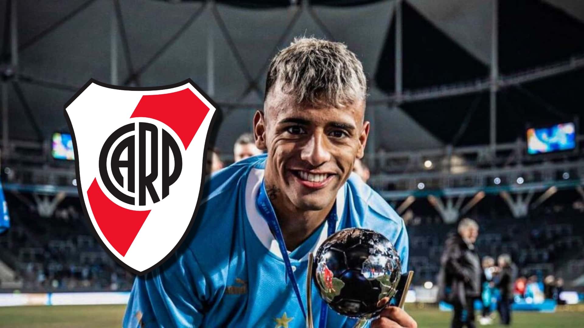 Luciano Rodríguez con la Copa del Mundo Sub 20.