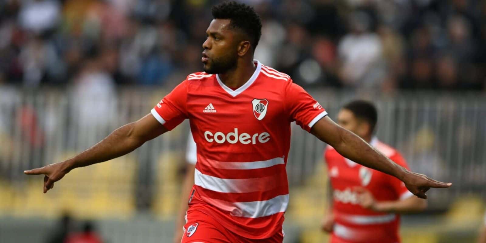 Luego de jugar un gran partido y anotar dos goles, el colombiano hizo un reclamo público para un colega del club.