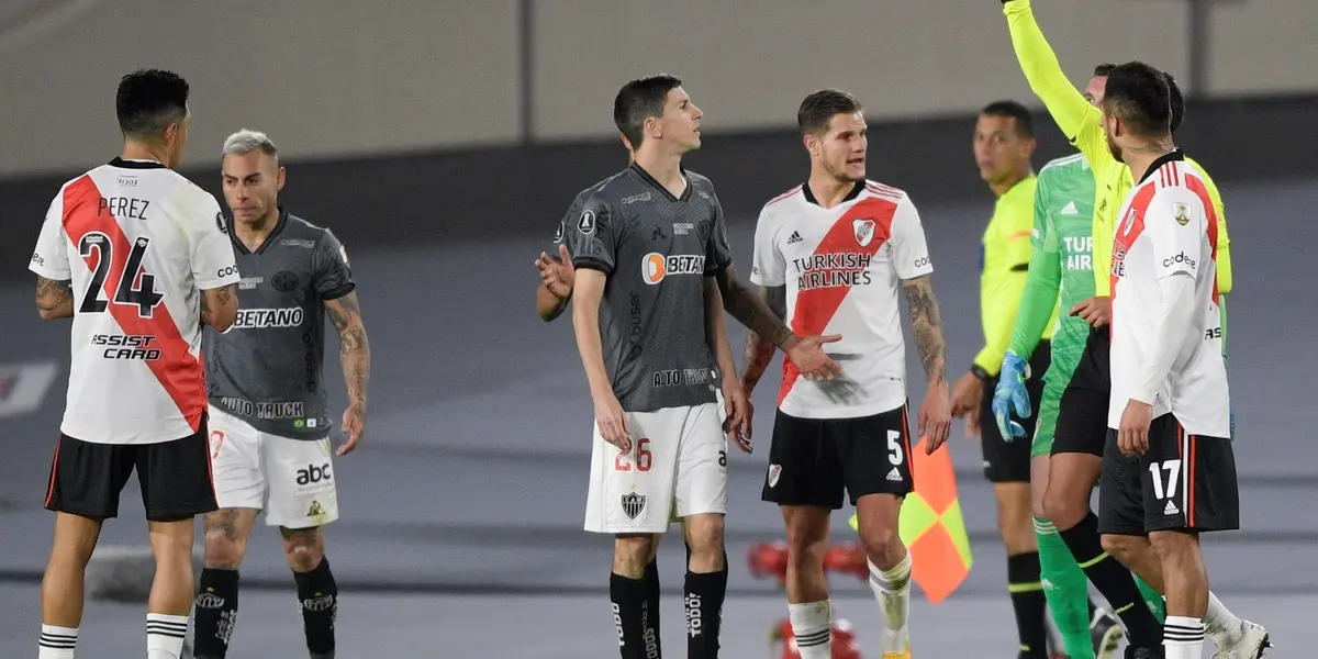 Luego de la victoria por 1-0 ante River, el conjunto brasileño le pidió a la Conmebol que le retiren la expulsión al mediocampista argentino.