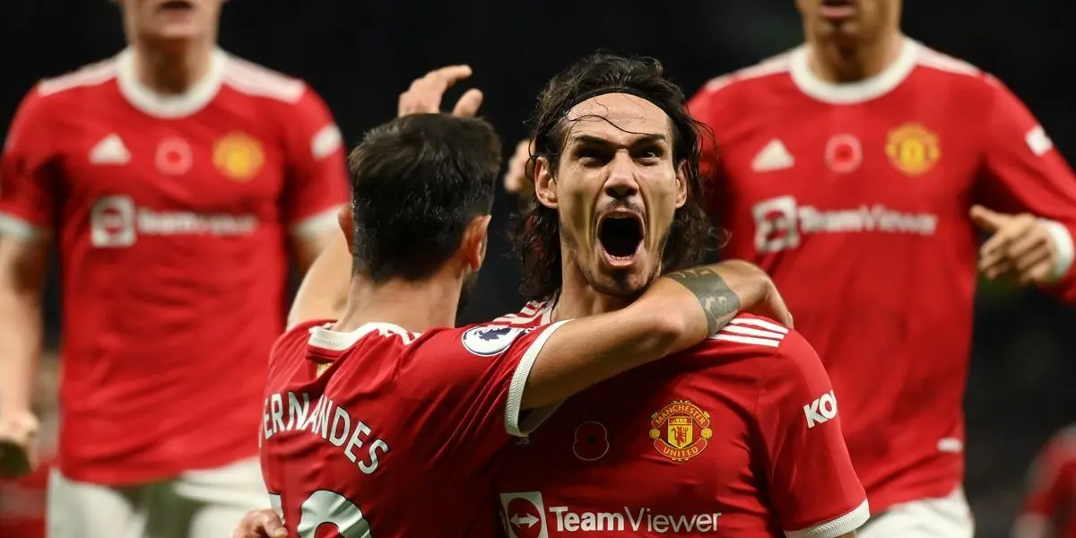 Luego de muchas especulaciones en el libro de pases actual en cuanto al futuro del delantero, se confirmó que el uruguayo seguirá ligado al Manchester United.