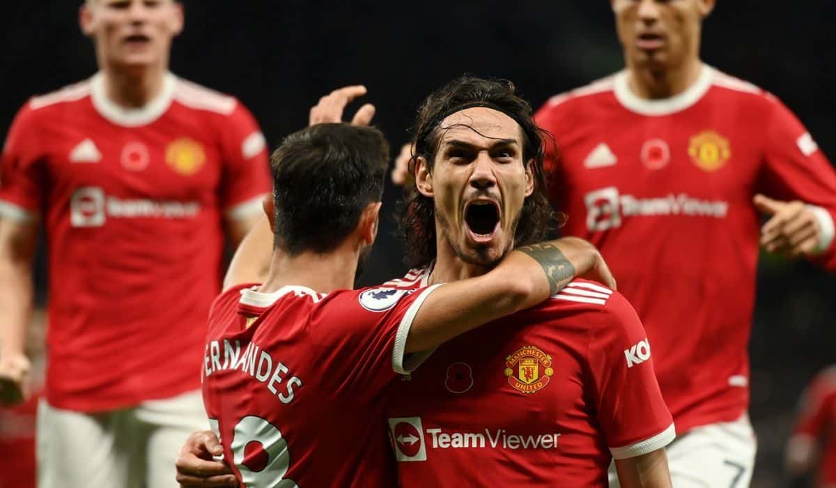 Luego de muchas especulaciones en el libro de pases actual en cuanto al futuro del delantero, se confirmó que el uruguayo seguirá ligado al Manchester United.
