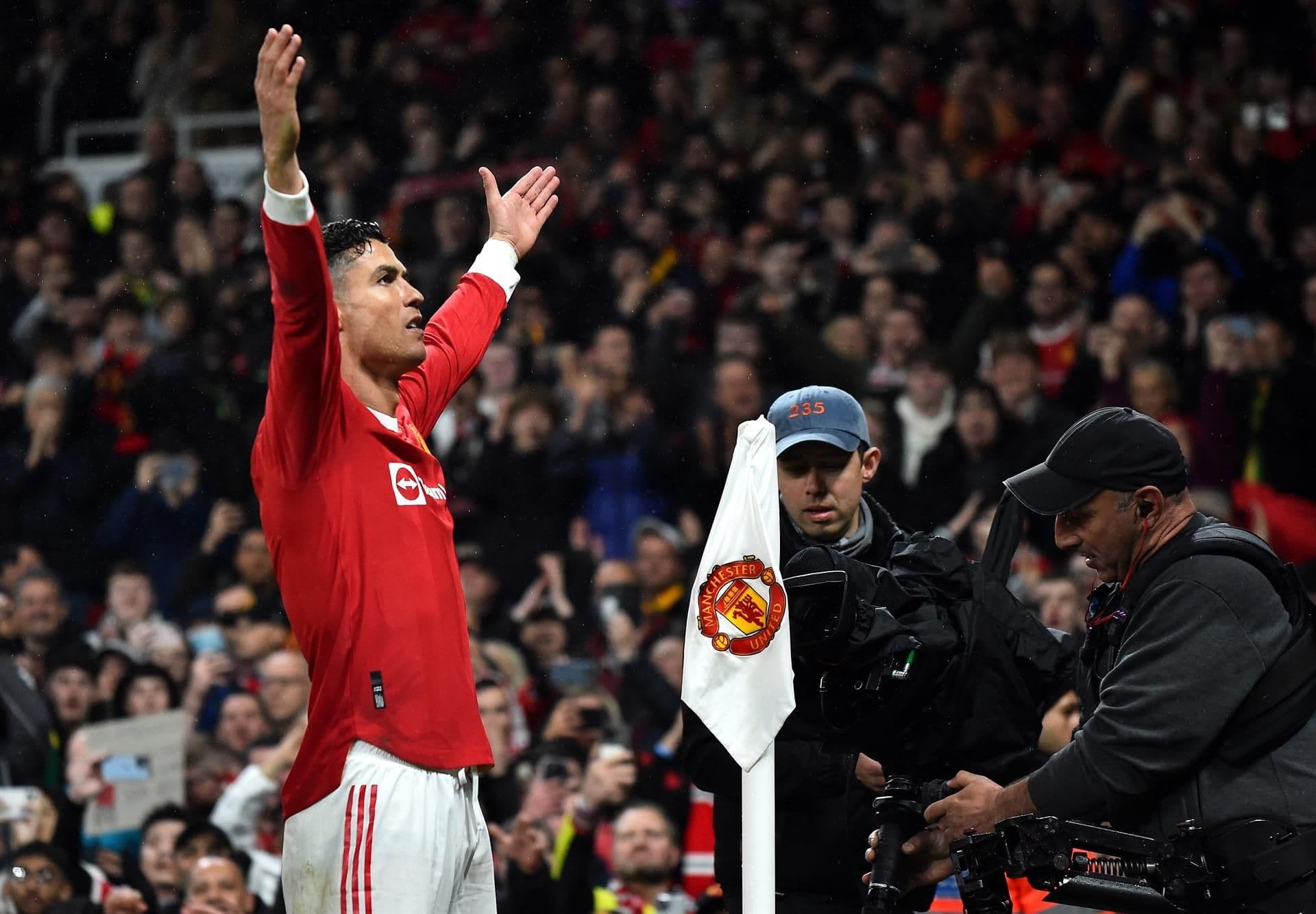 Luego de tres partidos sin triunfos, el United se impuso por 3 a 0 ante Brentford con un gol del Bicho.