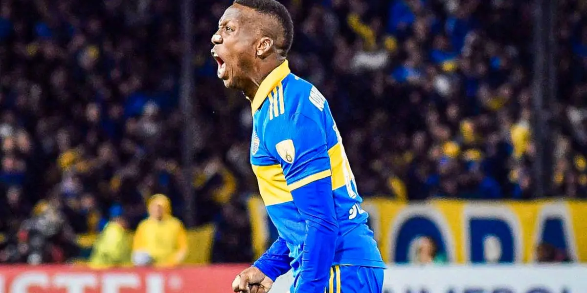 Luis Advíncula celebrando su gol en Boca