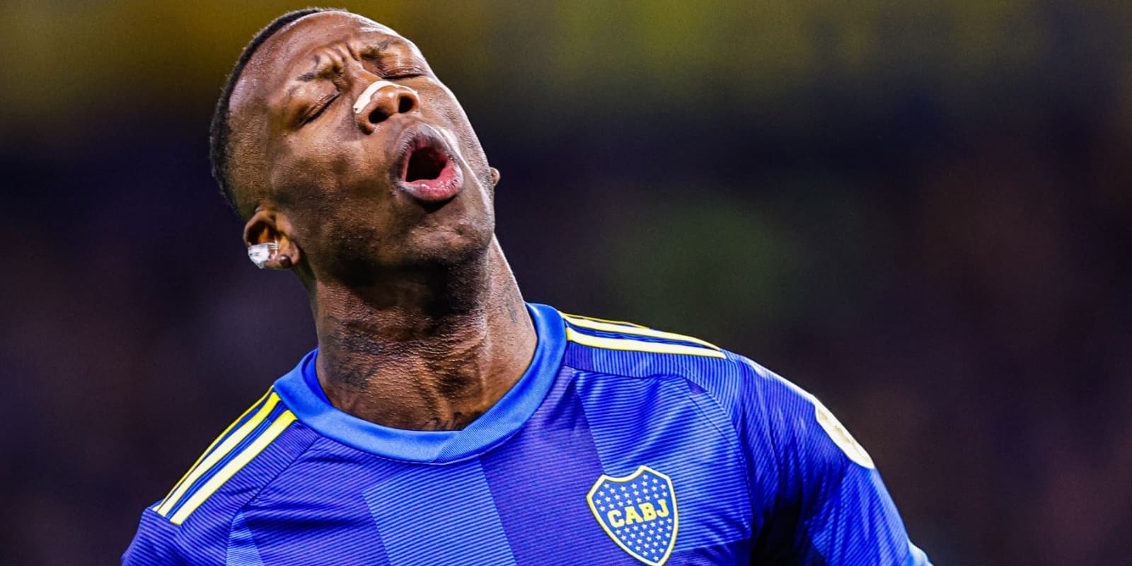 Luis Advíncula lamentándose.
