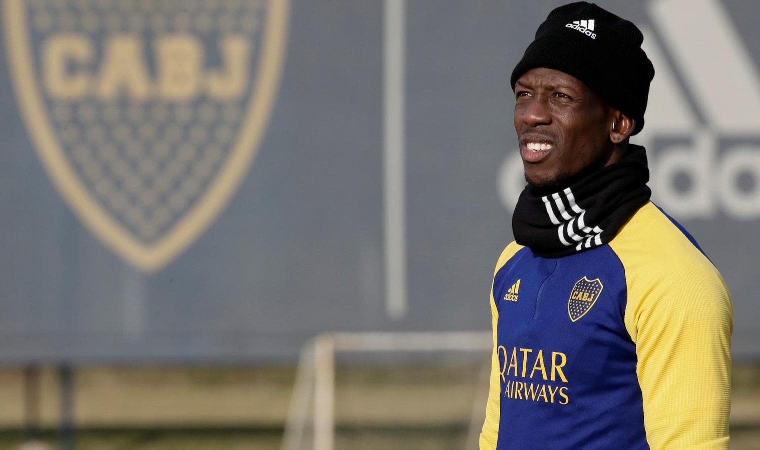 Luis Advíncula llegó a Boca Juniors para pelear el puesto de lateral derecho con Marcelo Weigandt, fue uno de los deseos de Juan Román Riquelme durante todo el mercado de pases, pero todavía no puede hacer su presentación por un tema de papeles con su ex club, Rayo Vallecano ¿Cuándo podrá jugar el peruano? Toda la información acá.