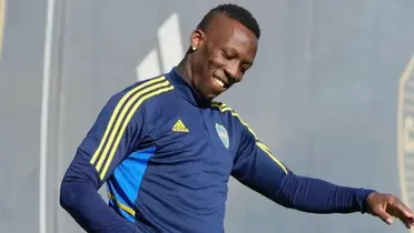 Luis Advíncula riéndose en Boca.