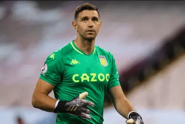 Manchester United quiere contar con el Dibu.