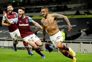 Manuel Lanzini le dio una alegría a su equipo entrando desde el banco de suplentes.