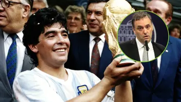 Maradona levantando la Copa del Mundo.