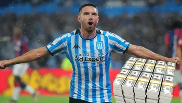 Maravilla Martínez grita un gol con Racing bajo la lluvia.