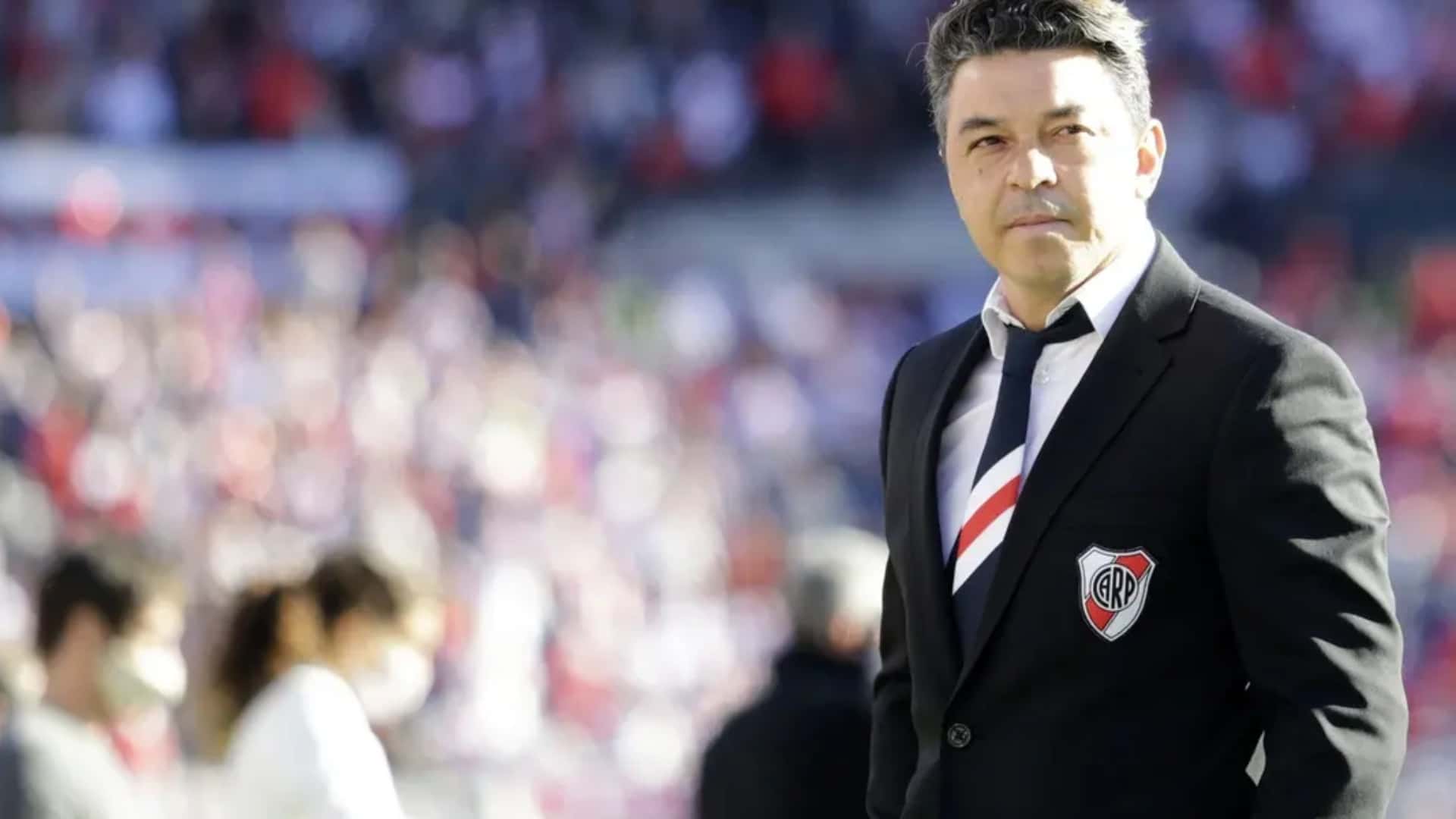 Marcelo Gallardo dirigiendo a River.