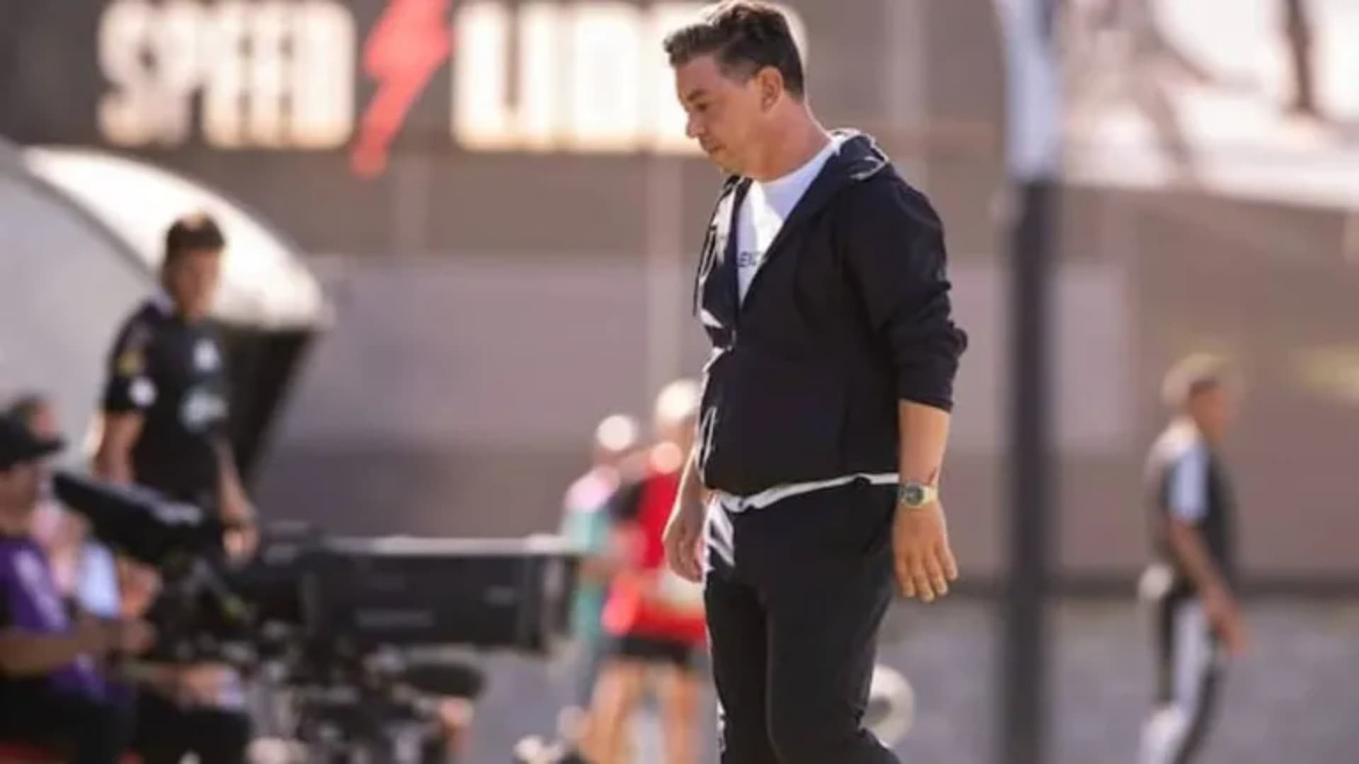 Marcelo Gallardo entrenador de River (Ole)