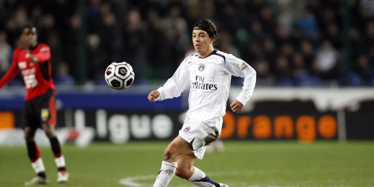 Marcelo Gallardo es el actual director técnico de River Plate, pero en su etapa como futbolista vistió la camiseta del Paris Saint-Germain en el año 2007 y disputó poco tiempo en el equipo que actualmente contrato a Lionel Messi ¿Ganó títulos el Muñeco en París? Enterate de todas las novedades acá.