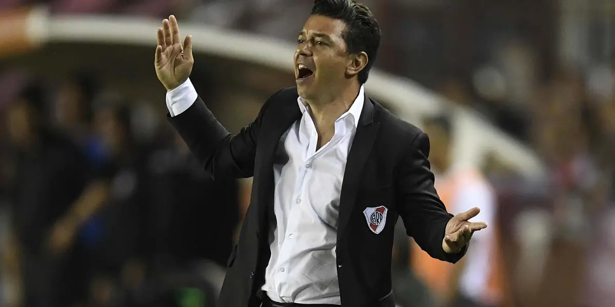 Marcelo Gallardo nuevamente volvió a demostrarle al hincha de River que siempre hay que creer en el equipo y consiguió un gran triunfo ante Lanús, una de las imágenes que le tomaron dejó un mensaje claro de quien manda en La Fortaleza. Enterate de toda la información acá.