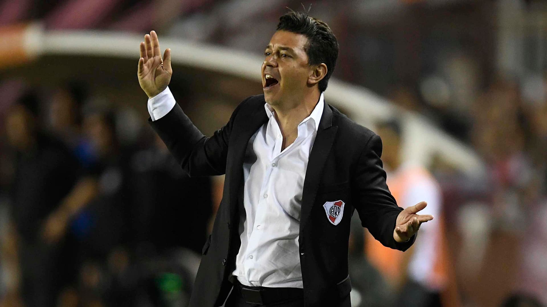 Marcelo Gallardo nuevamente volvió a demostrarle al hincha de River que siempre hay que creer en el equipo y consiguió un gran triunfo ante Lanús, una de las imágenes que le tomaron dejó un mensaje claro de quien manda en La Fortaleza. Enterate de toda la información acá.
