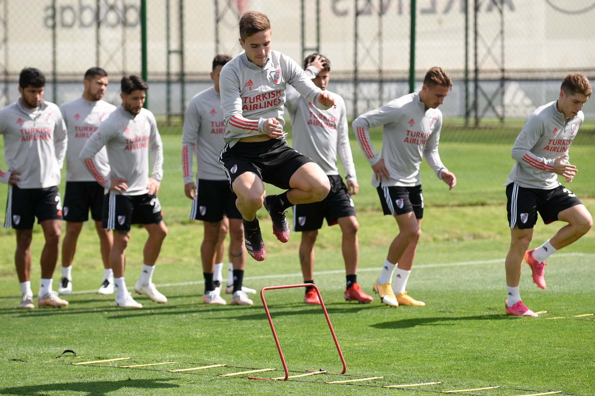 Marcelo Gallardo tiene definidos nueve nombres, mientras que otros cinco jugadores pelean por dos lugares.
