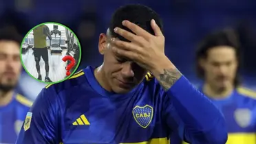 Marcos Rojo se toma su cabeza.