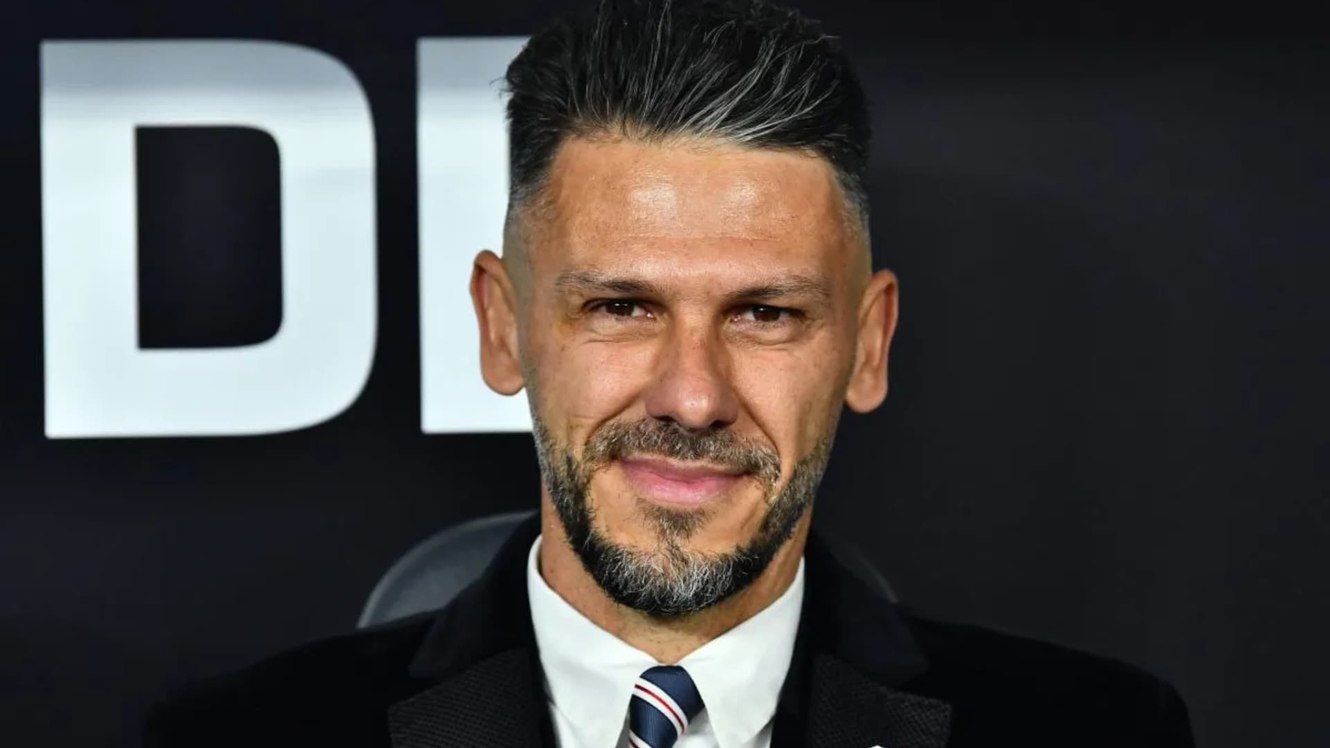 Martín Demichelis sonríe ante la cámara de fotos.