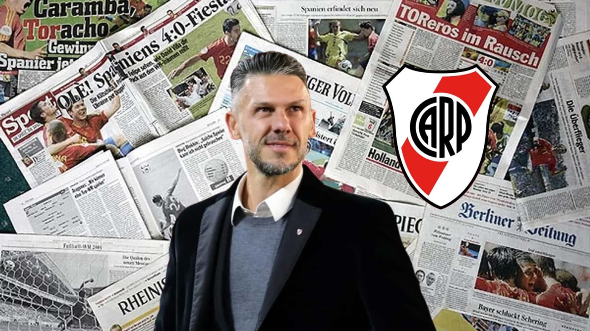 Martín Demichelis sonriendo, con tapas de diarios alemanes detrás.