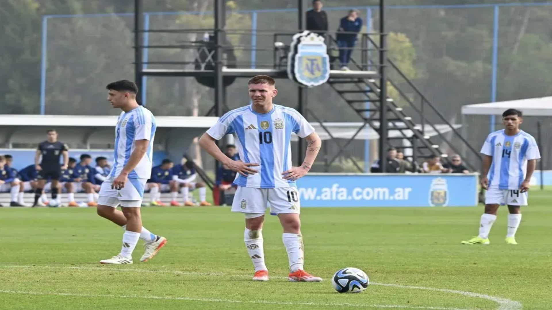 Mastantuono con la 10 de Argentina (Ole)