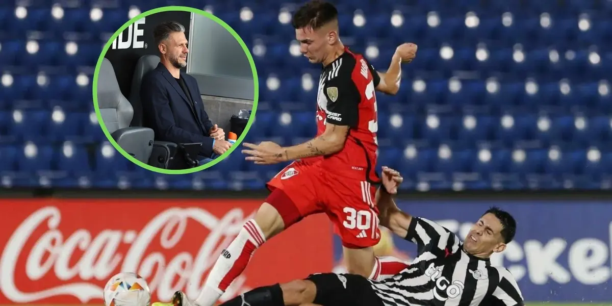 Mastantuono contra Libertad junto a Demichelis observando.