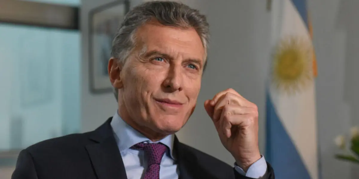 Mauricio Macri en el centro de la escena Xeneize.