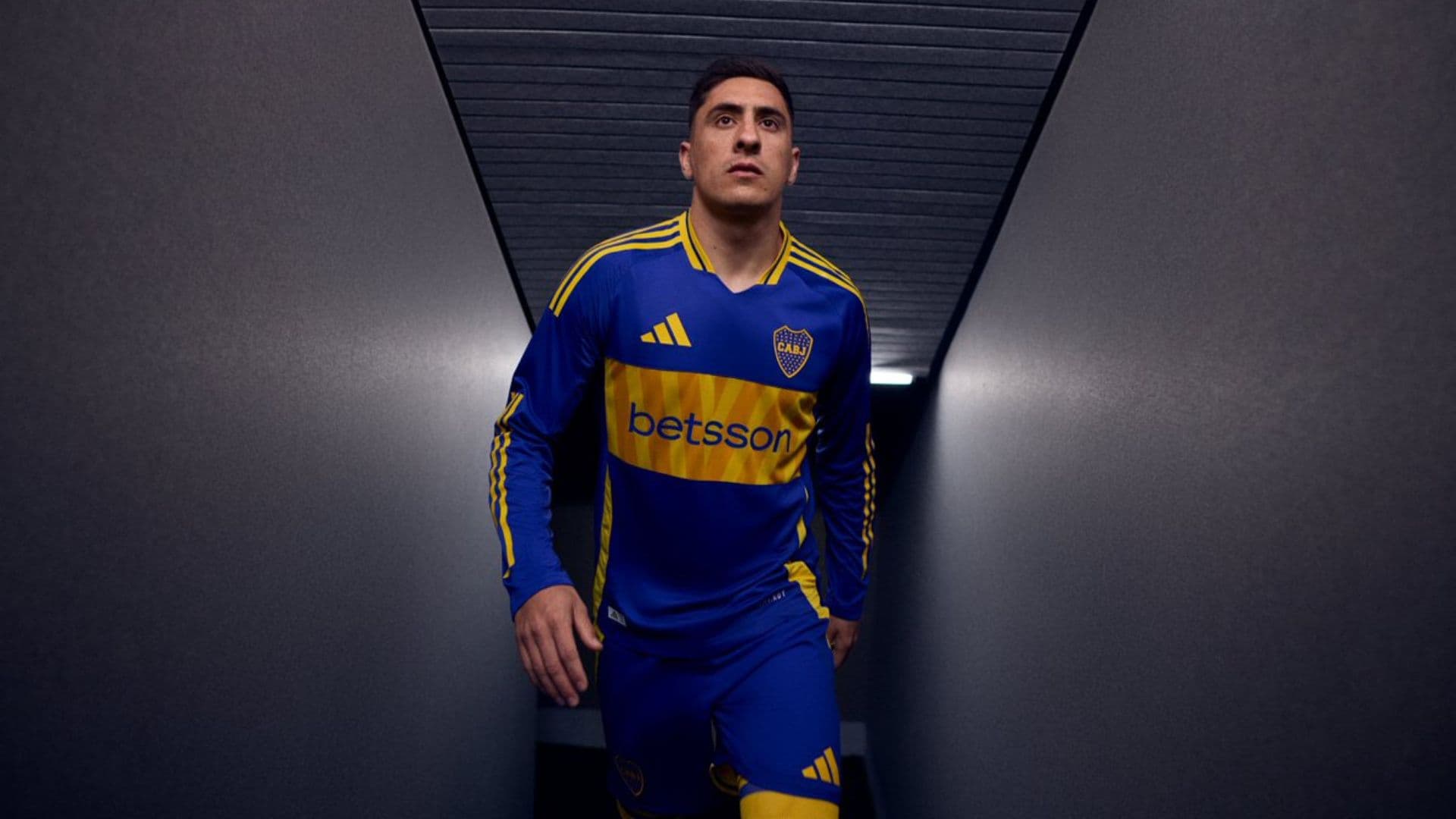 Merentiel con la nueva camiseta de Boca.(Foto: @BocaJrsOficial)