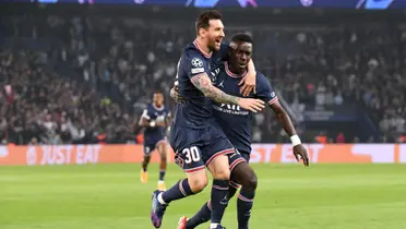 Messi bromeaba con Gueye en PSG