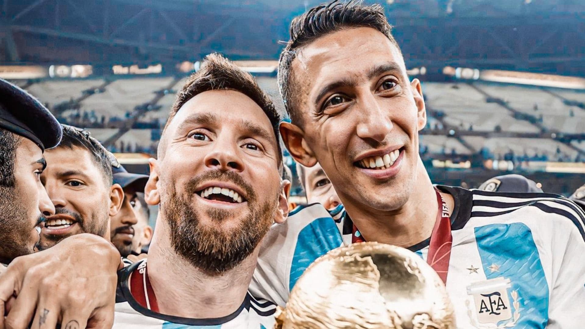 Messi y Di María con la Copa del Mundo