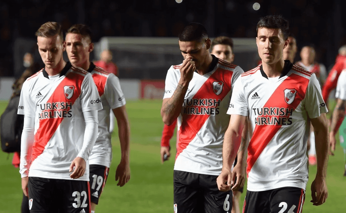 Mientras espera por el arribo de Martín Demichelis, al club de Núñez llegó el fuerte interés del Rojo por uno de sus jugadores.
